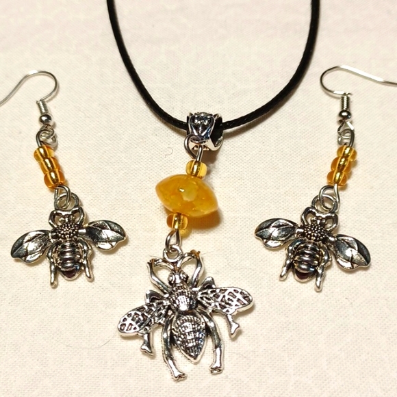 Bee pendant earrings set handmade golden silver beads glass amber dragons veins - Picture 1 of 6